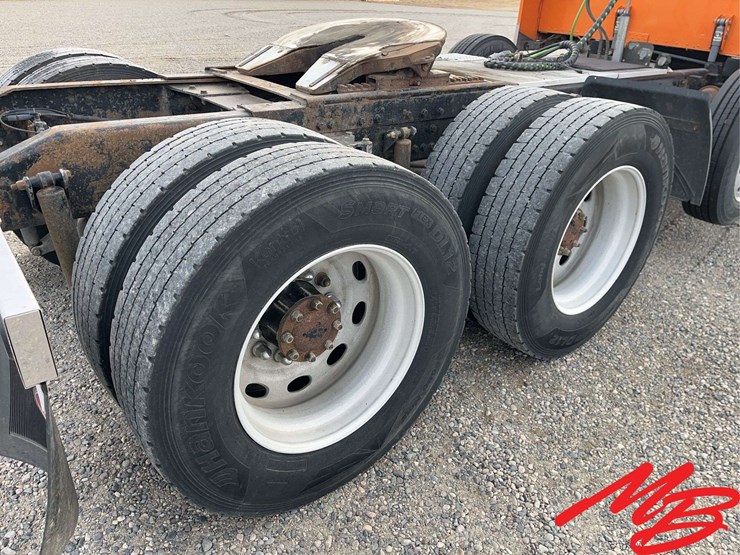 2004-peterbilt-379-image-23