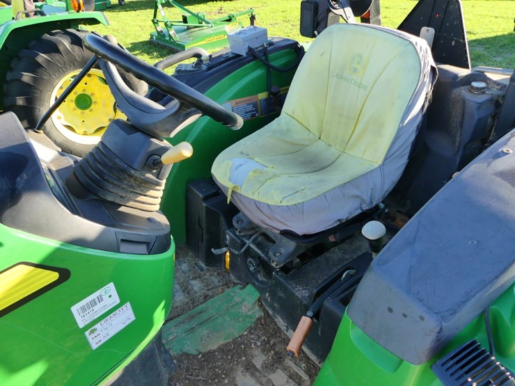 2018-john-deere-4052m-image-11