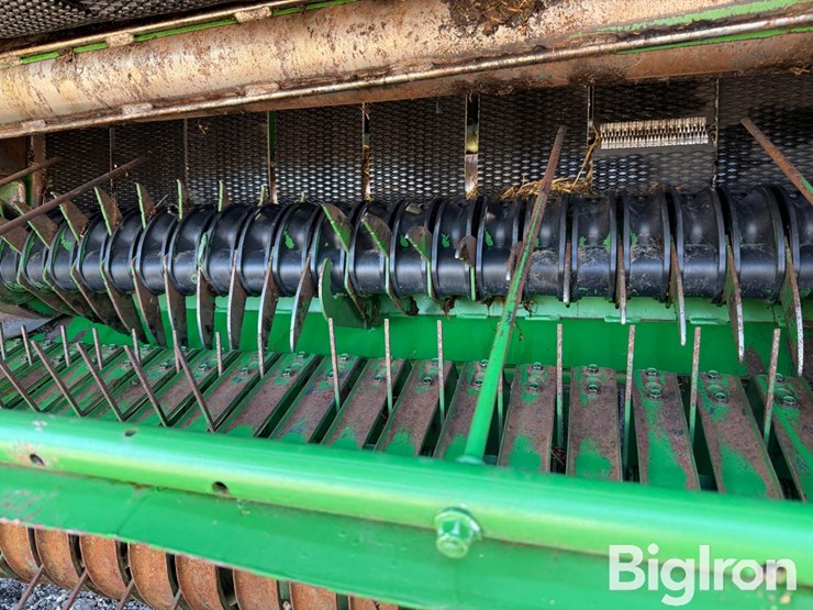 2024-john-deere-561m-image-17