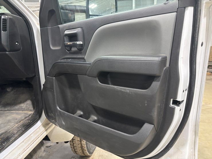 #2331-•-2022-chevrolet-5500-hd-flatbed-truck-image-40