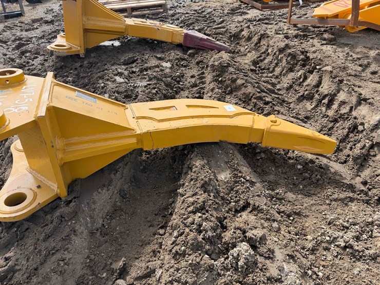 caterpillar-320-image-6