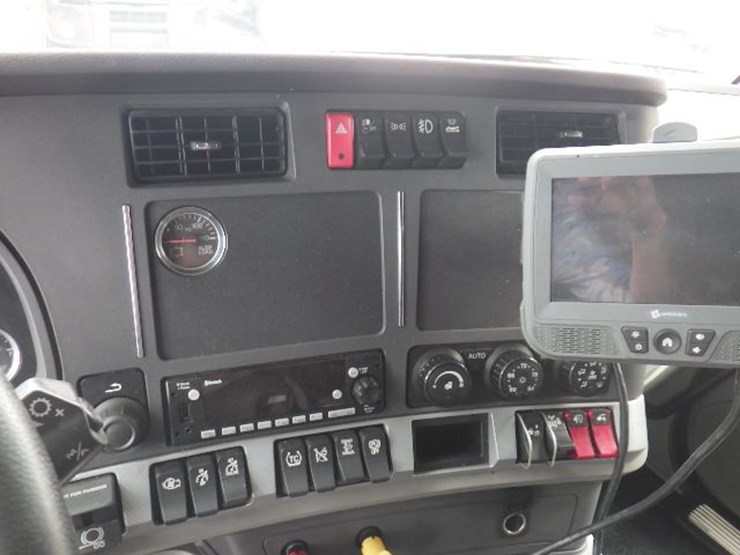 2022-kenworth-t680-image-21