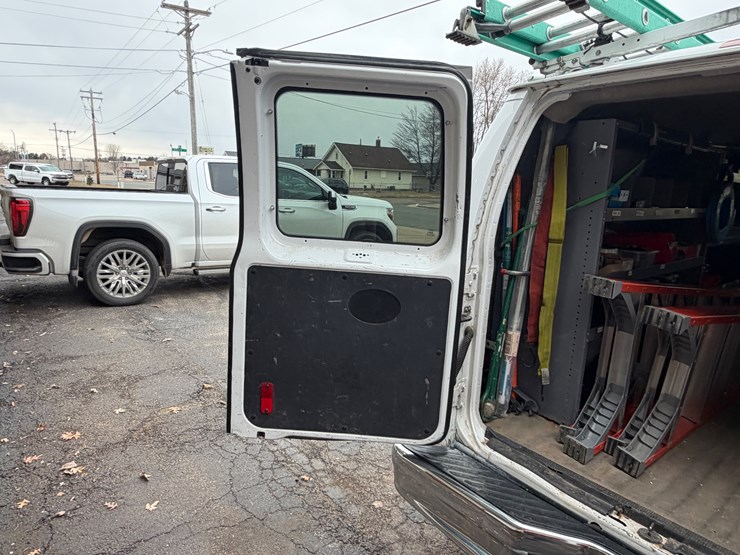 #1020-•-2014-ford-econoline-service-van-(eau-claire,-wi)-(has-wi-title)-image-27