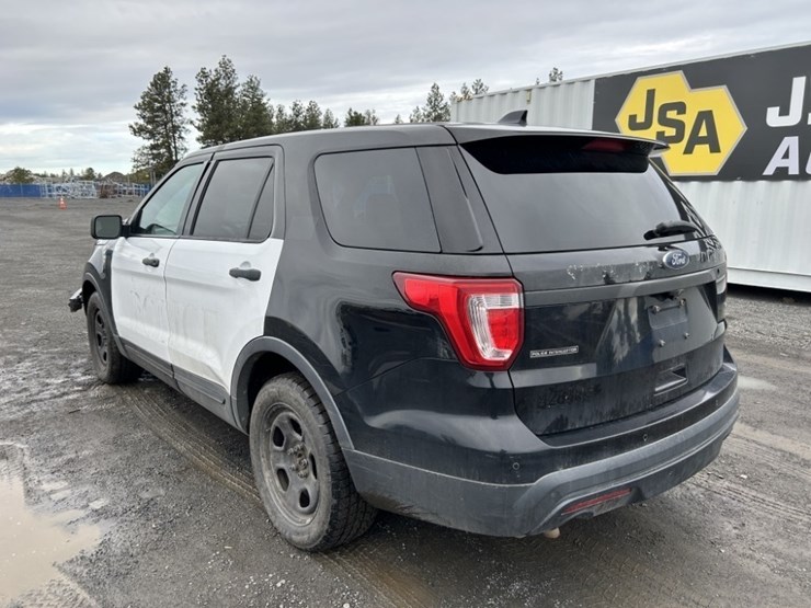 2016-ford-explorer-image-3