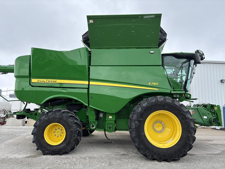 2023-john-deere-s780-image-3