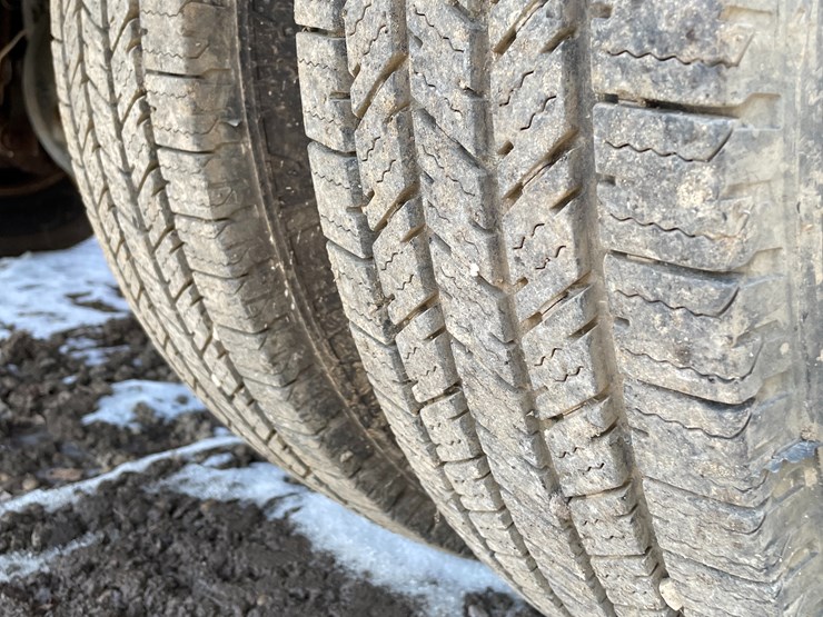 2003-chevrolet-3500-image-21