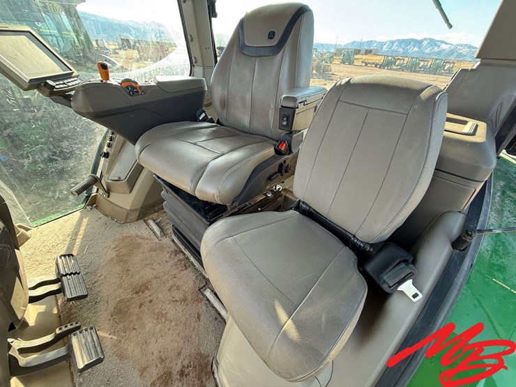 2021-john-deere-8r-370-image-22