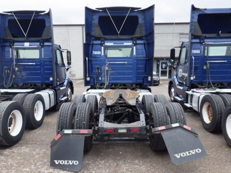 2018-volvo-vnl300-image-9