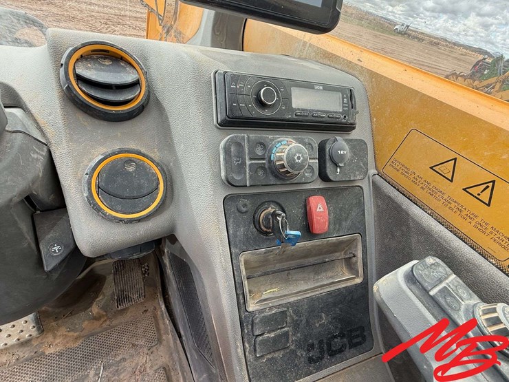 2021-jcb-542-70-agri-plus-image-12