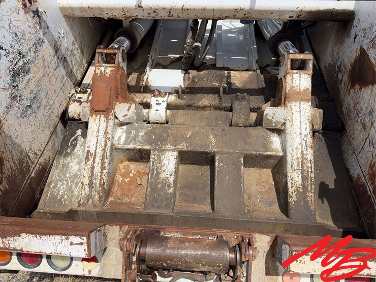 2002-sterling-m8500-image-24