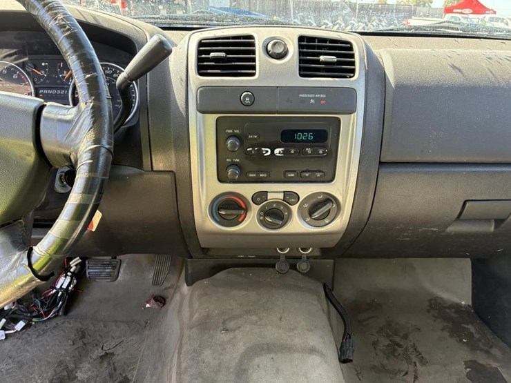 2011-chevrolet-colorado-image-11