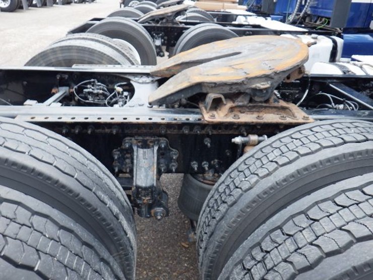 2018-volvo-vnl300-image-6