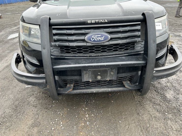 2016-ford-explorer-image-27