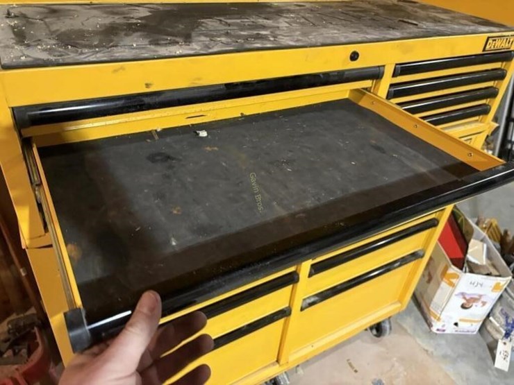 dewalt-rolling-tool-chest-image-4