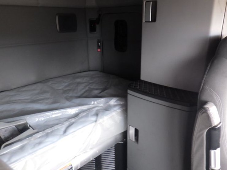 2022-kenworth-t680-image-6