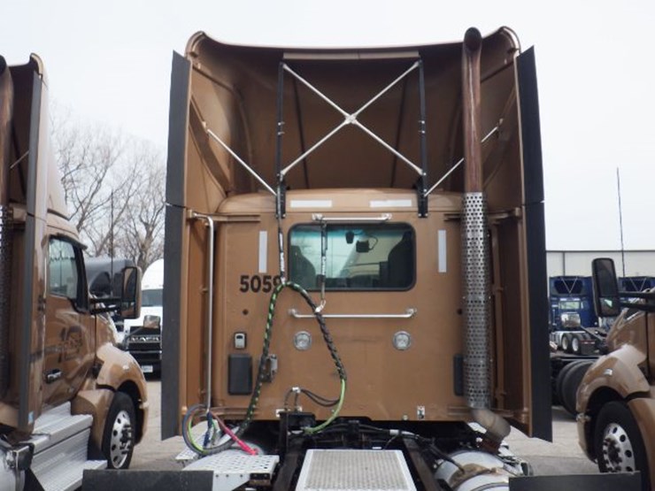 2022-kenworth-t680-image-14