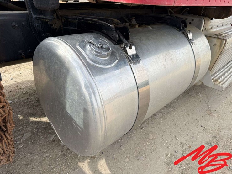 2013-peterbilt-388-image-23