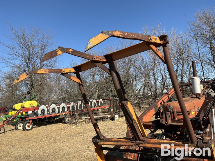 1957-farmall-350-2wd-tractor-w/loader-grapple-image-12