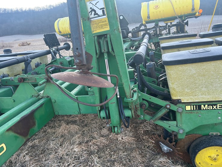 john-deere-12-image-16