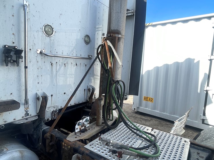 2006-peterbilt-387-image-12