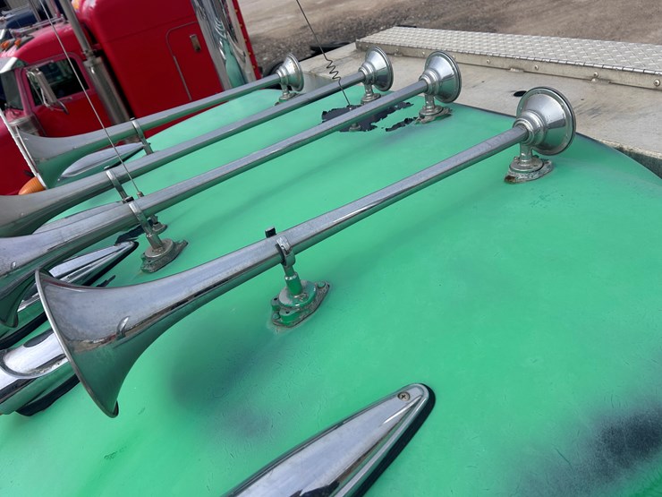 1999-peterbilt-379-image-76