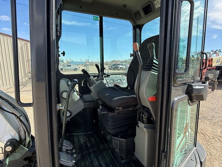 2013-bobcat-e35-image-19