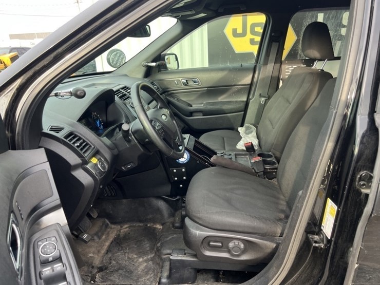 2016-ford-explorer-image-22