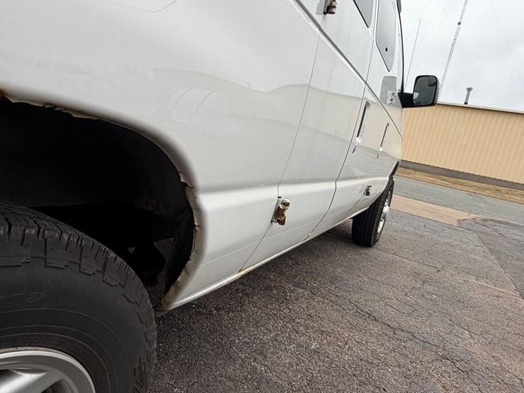 #1020-•-2014-ford-econoline-service-van-(eau-claire,-wi)-(has-wi-title)-image-24