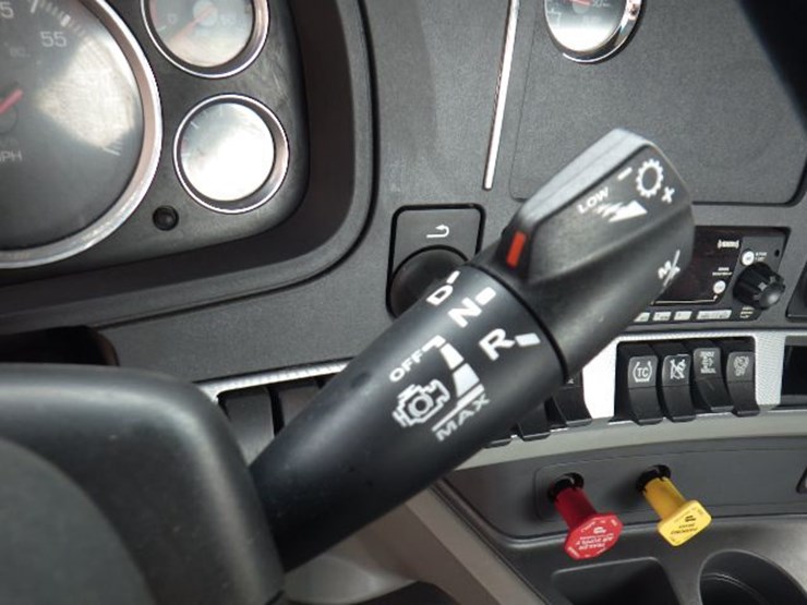 2022-kenworth-t680-image-15