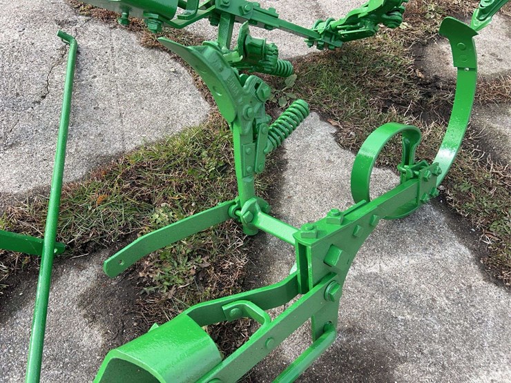 john-deere-one-row-mounted-cultivator-image-17