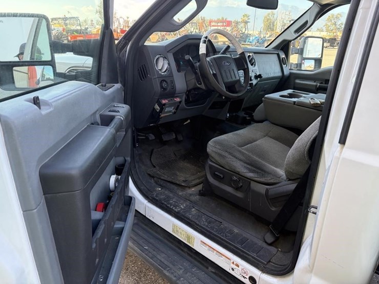 2012-ford-f550-image-11