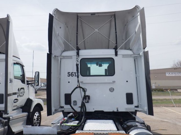 2024-kenworth-t680-image-12