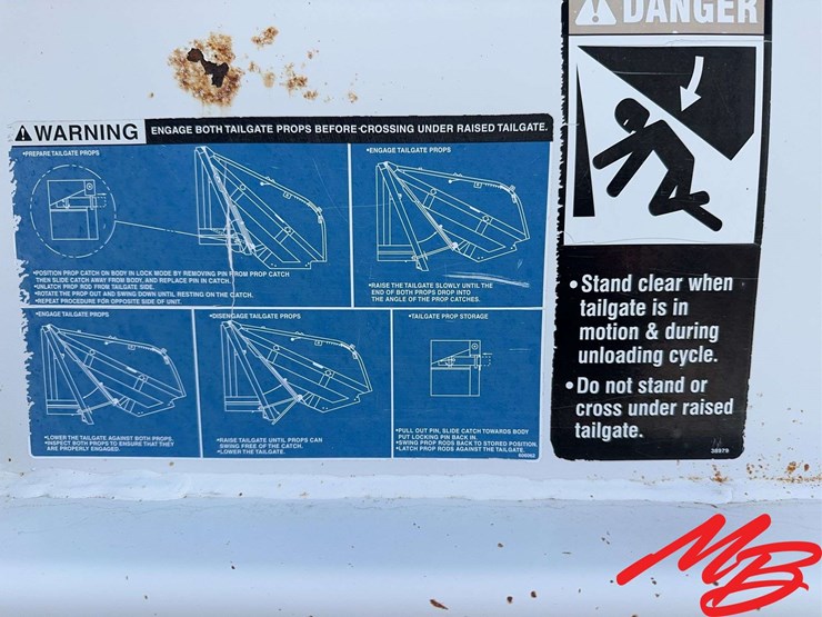 2002-sterling-m8500-image-22