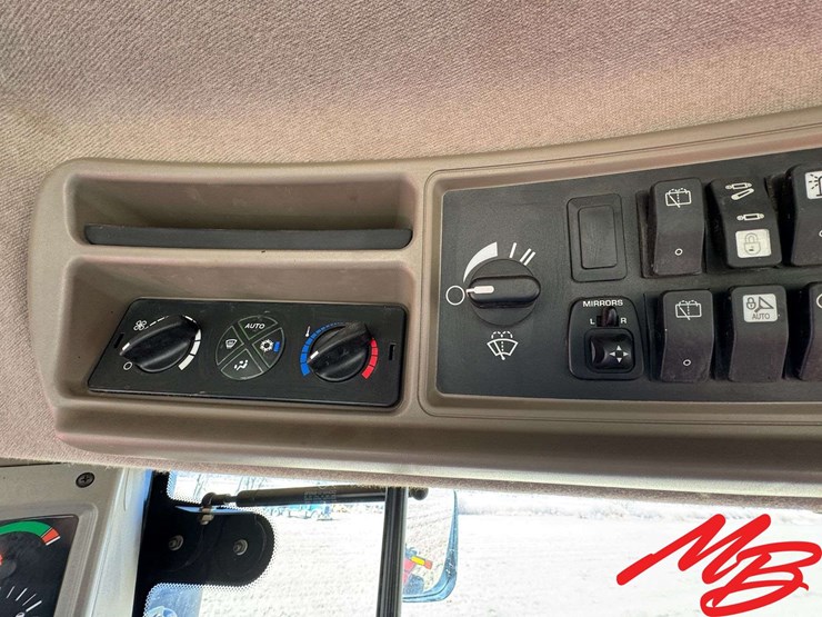 2014-case-ih-400-image-23