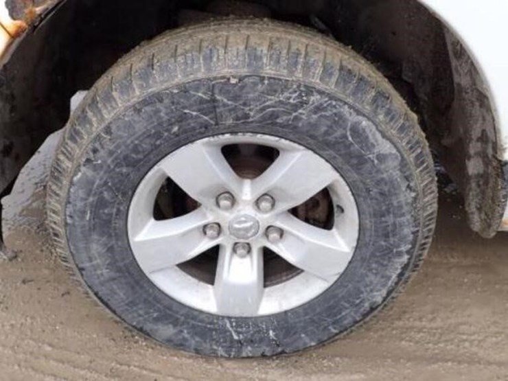 2013-ram-1500-slt-image-41