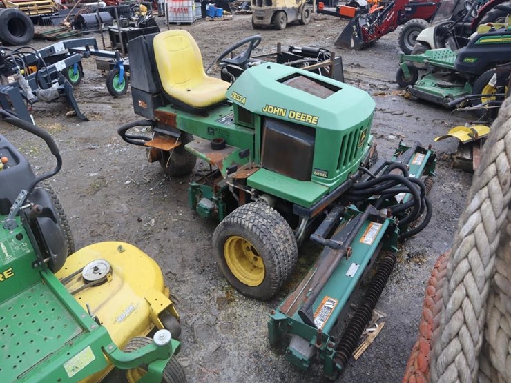 john-deere-golf-course-mower-image-1