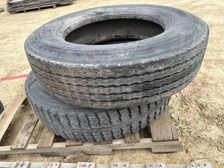 #51-•-(2)-bridgestone-285/75r24.5-tires-image-4