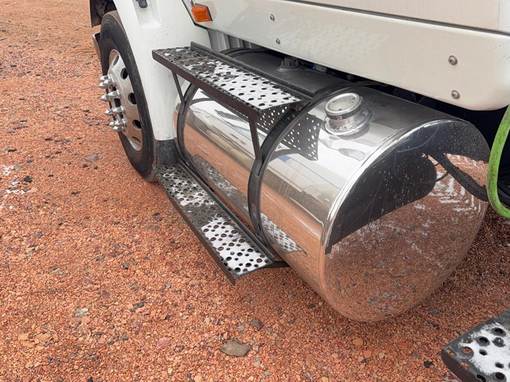 international-8600-image-19