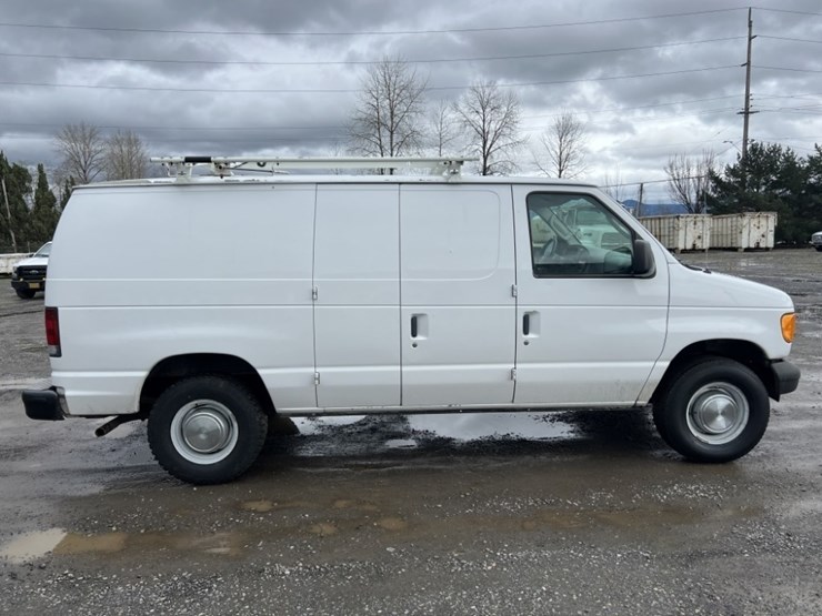 2004-ford-e250-image-3