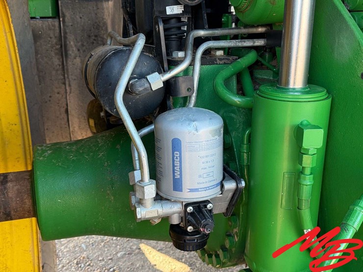 2020-john-deere-8r-250-image-10