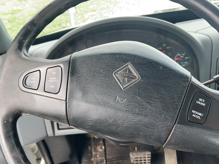 2005-international-8600-image-47