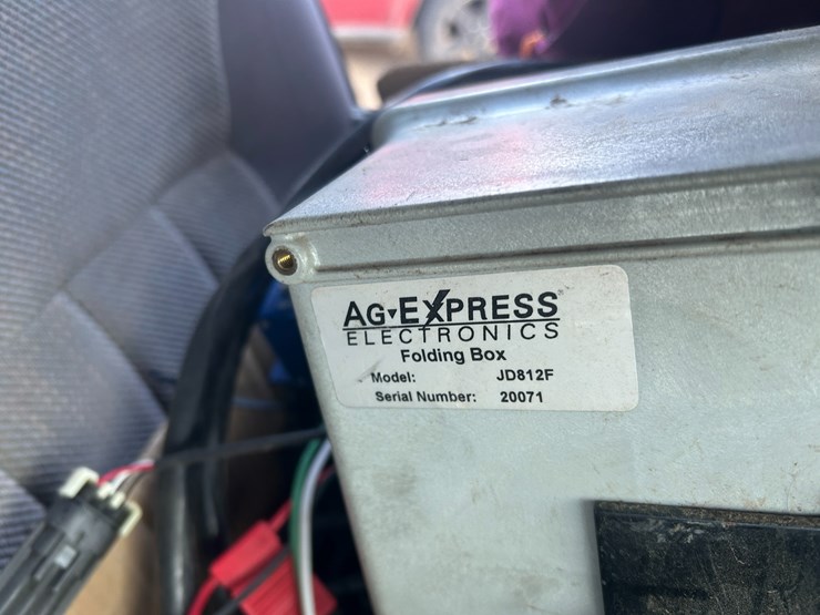 john-deere-12-image-38