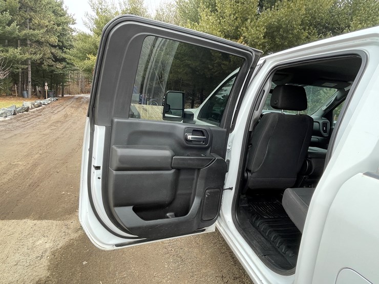 2020-chevrolet-2500hd-image-25