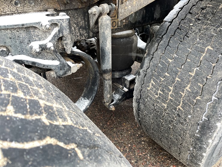 2019-peterbilt-579-image-24