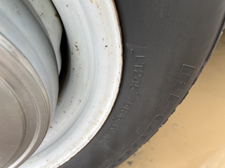 2004-ford-e250-image-17