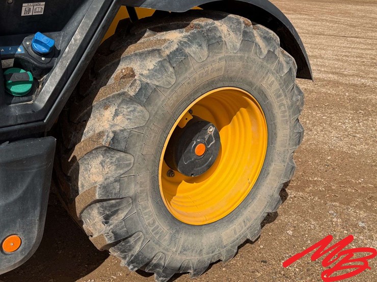 2021-jcb-542-70-agri-plus-image-15