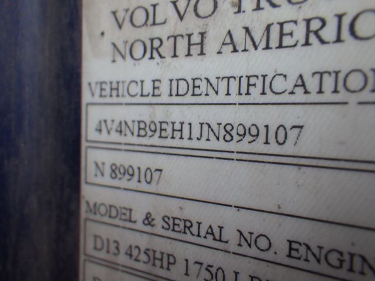 2018-volvo-vnl300-image-18