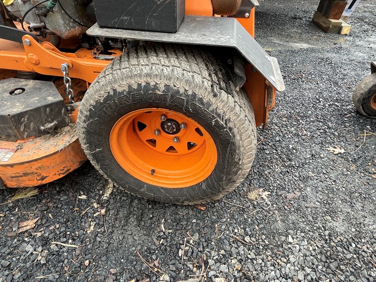 #1015-•-scag-v-ride-lawn-mower-(fall-creek,-wi)-image-32