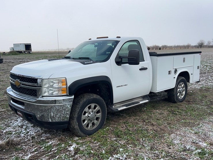 2011-chevrolet-3500hd-image-1