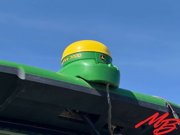 2011-john-deere-7215r-image-23